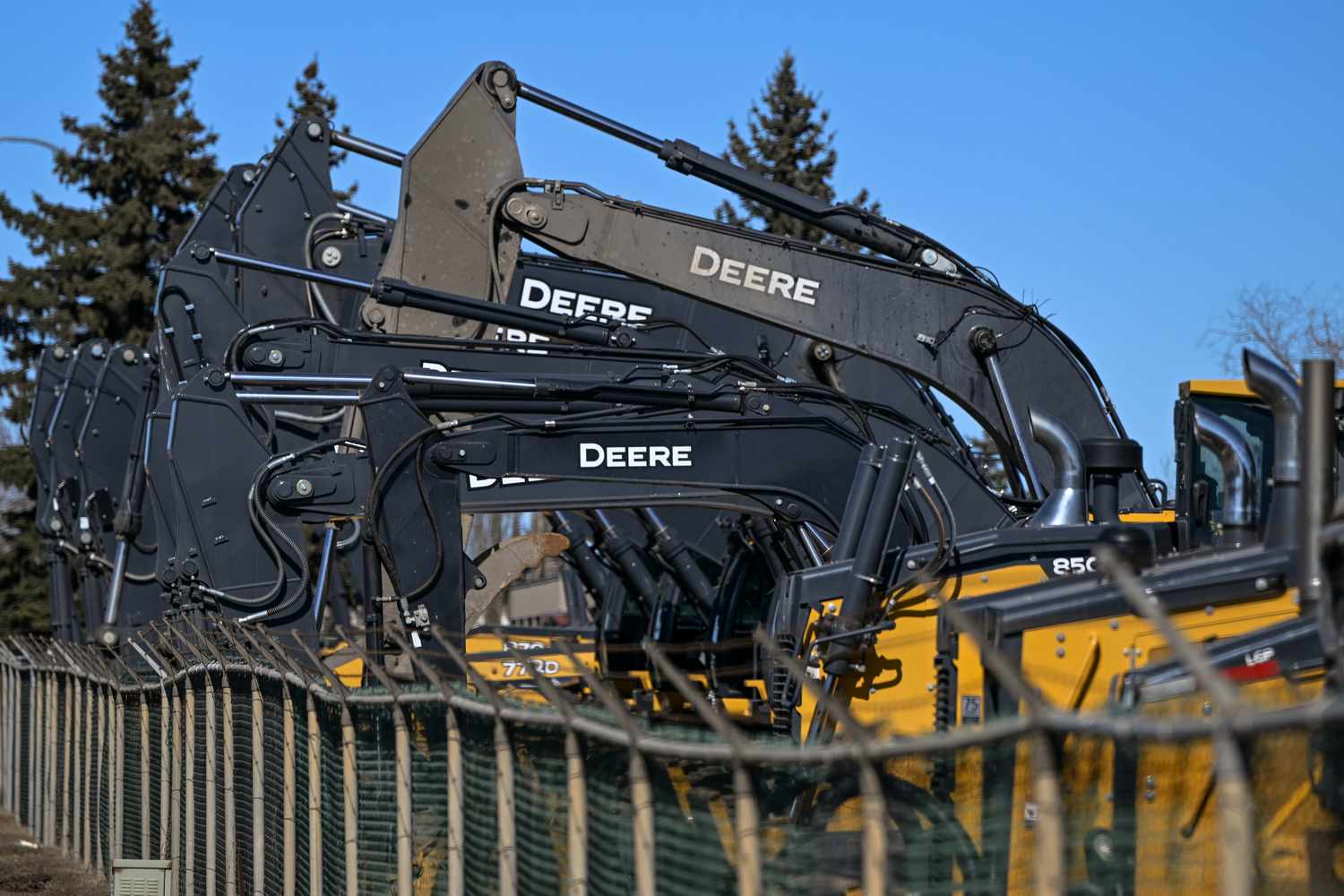 Deere réduit les perspectives de profit dans l'environnement économique «difficile»