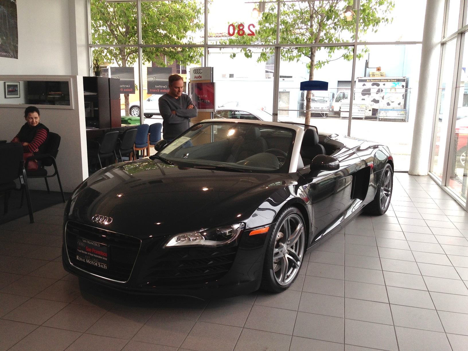 Black Audi R8 V8 - Le meilleur moment de l'année pour acheter une voiture