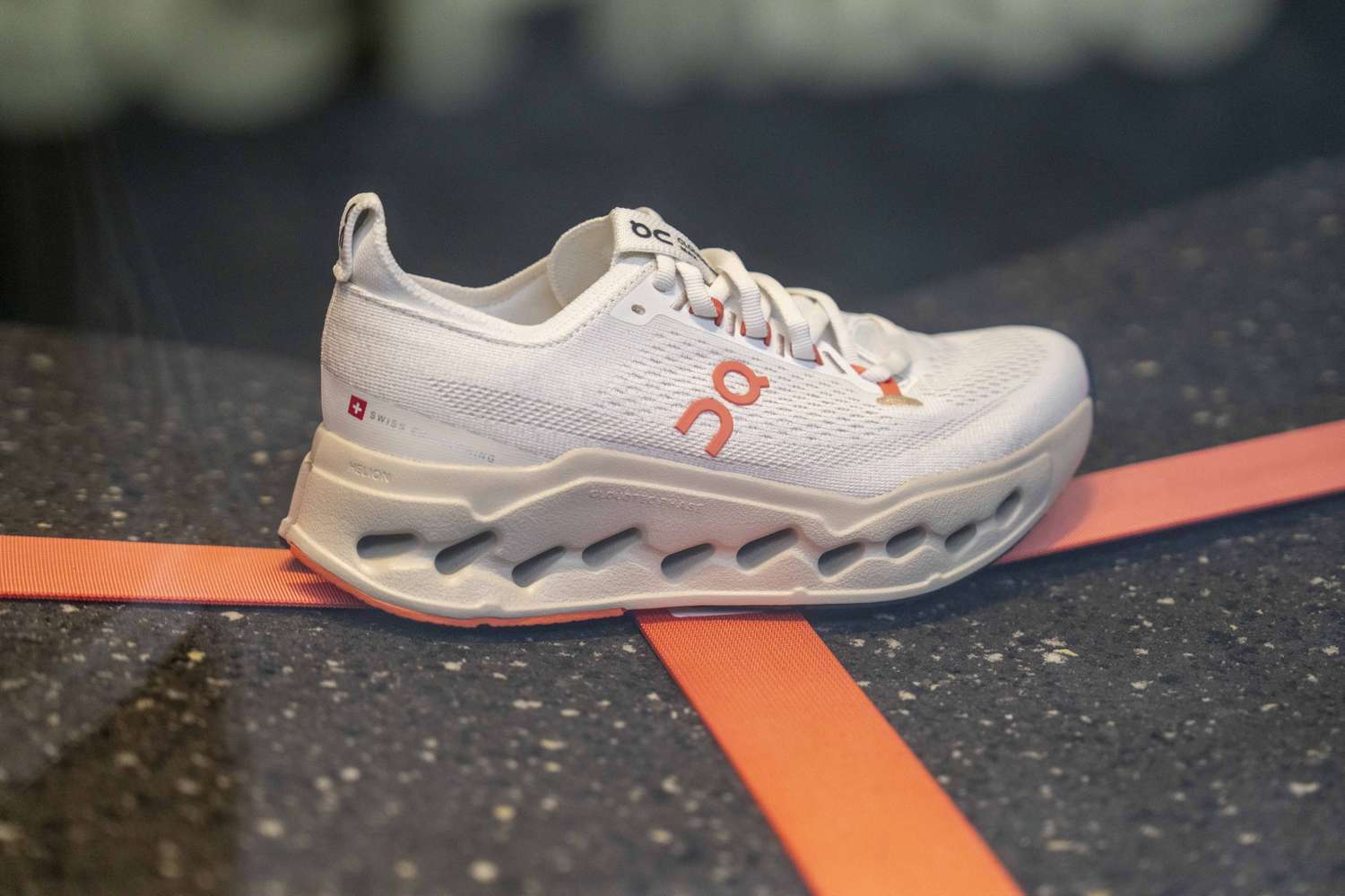 Roger Federer, un fabricant de baskets soutenu par Roger, sur la tenue, augmente les perspectives alors que les ventes montent en flèche