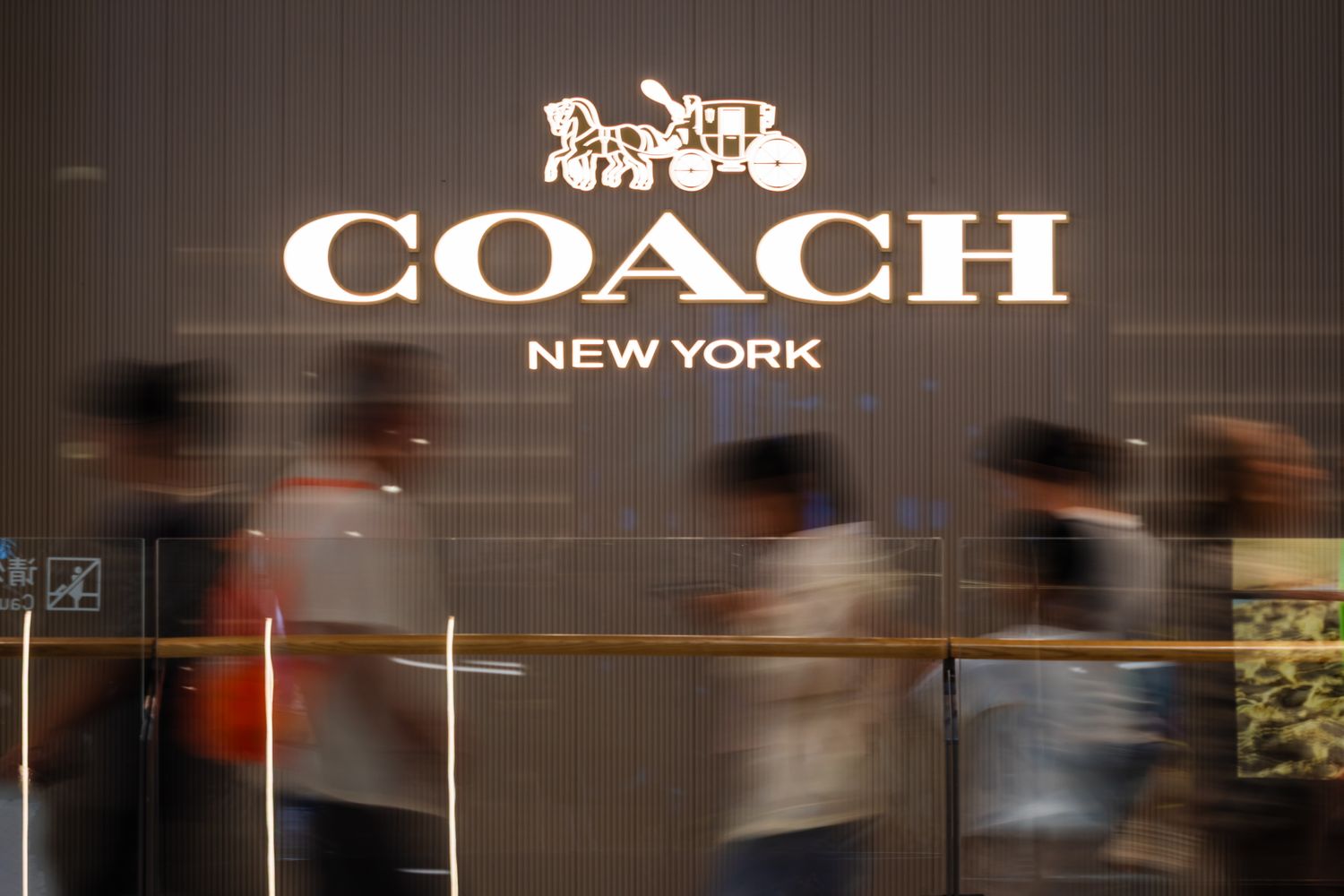 Tapestry Stock s'effondre en tant qu'entraîneur, Kate Spade Parent réduit les perspectives des coûts de tarif