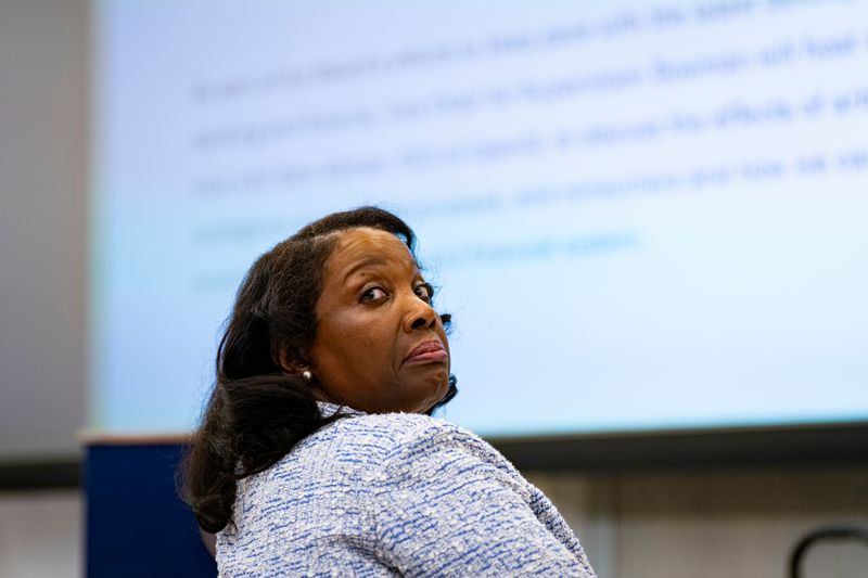Lisa Cook, gouverneur de la Réserve fédérale américaine, lors de l'examen intégré de la Réserve fédérale du Capital Framework for Big Banks à Washington, DC, États-Unis, le mardi 22 juillet 2025.