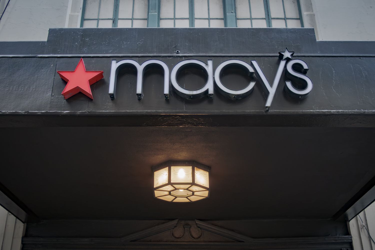 Le stock de Macy monte en flèche comme les ventes comparables du détaillant «omni-canal» augmentent de manière inattendue