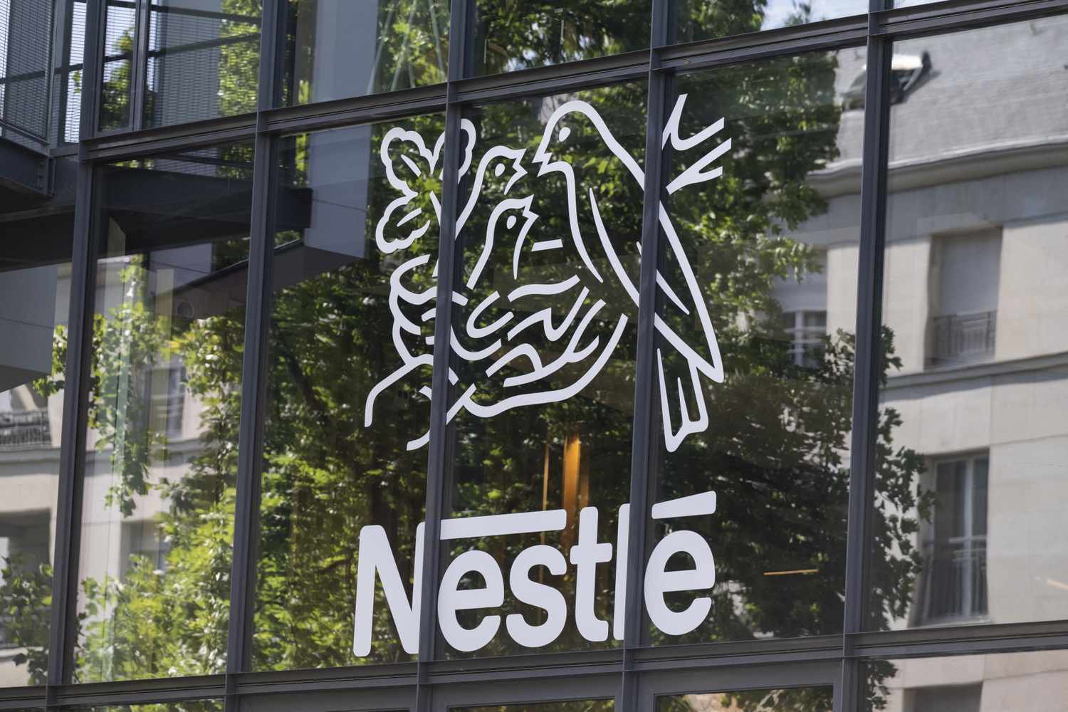 Nestlé tire le PDG Freixe sur la «relation amoureuse non divulguée»