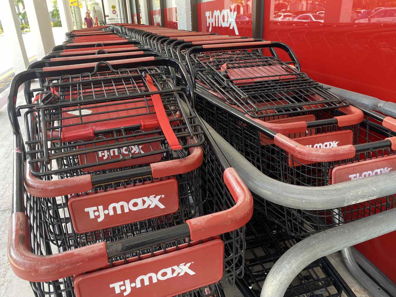 Le PDG de TJ Maxx déclare que les acheteurs de Noël soucieux de leur valeur stimulent les ventes