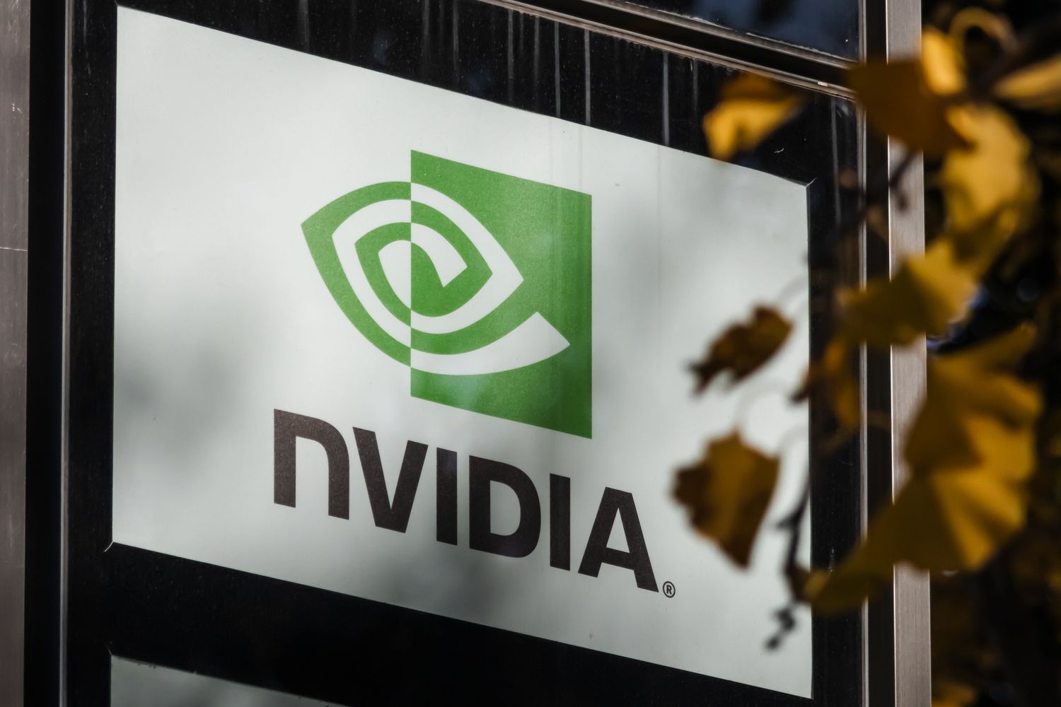 SoftBank déclare avoir vendu la totalité de sa participation dans Nvidia. Le stock de copeaux glisse.