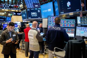 Les traders travaillent sur le parquet de la Bourse de New York