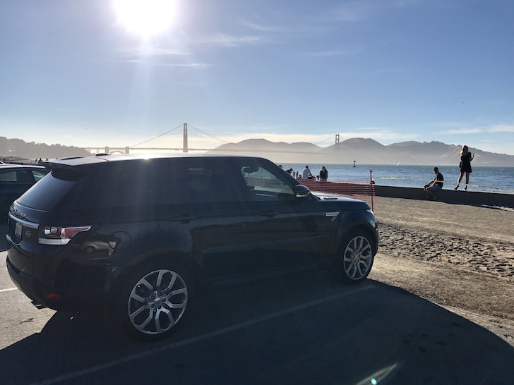 Moose II, un Range Rover Sport 2015 surplombant le Golden Gate Bridge, San Francisco - voiture familiale