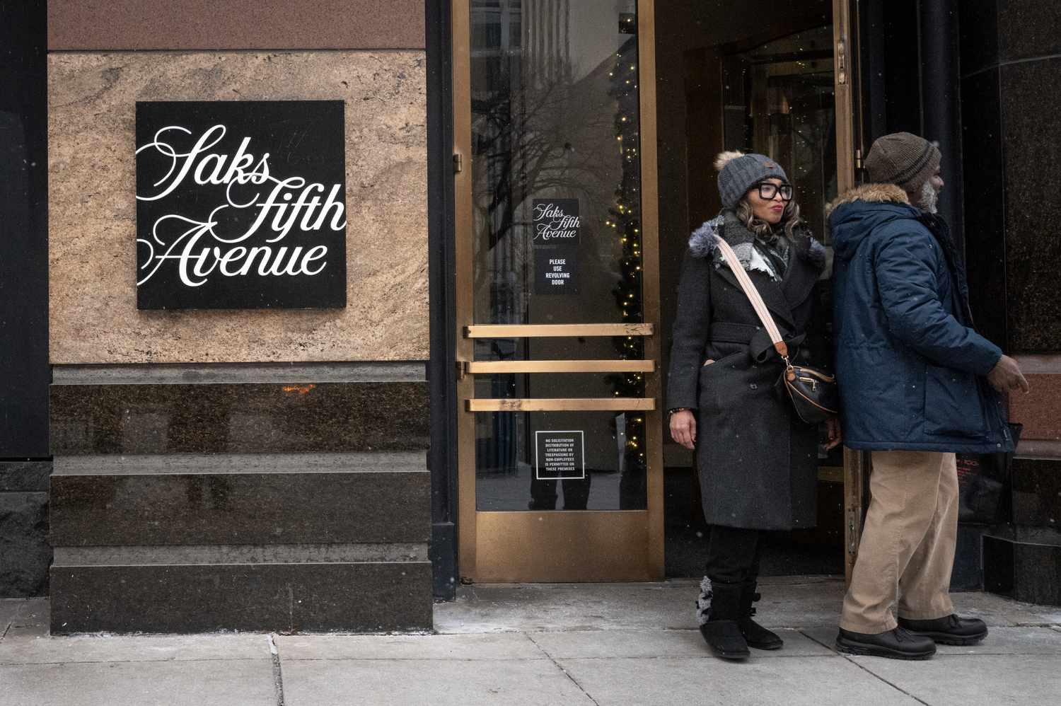 Le légendaire détaillant de luxe Saks a besoin d’un nouveau départ. Il recherche un « potentiel à long terme »
