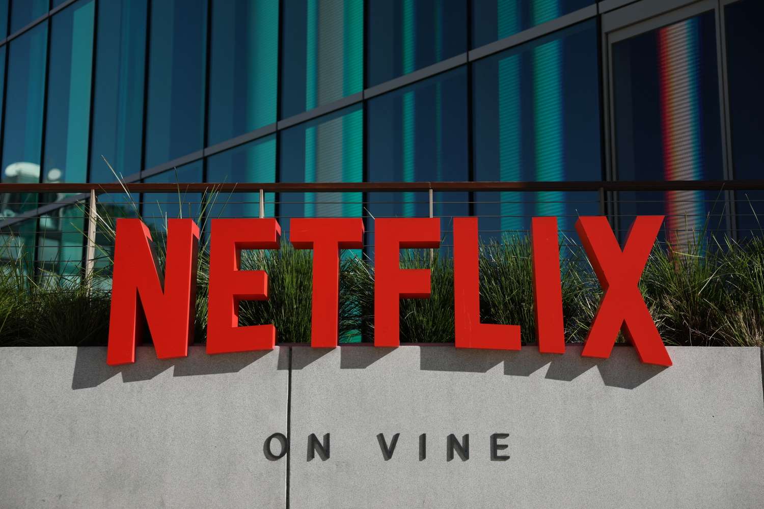 L'action Netflix n'a pas impressionné les investisseurs ces derniers temps. Son accord avec Warner Bros. n'aide pas.
