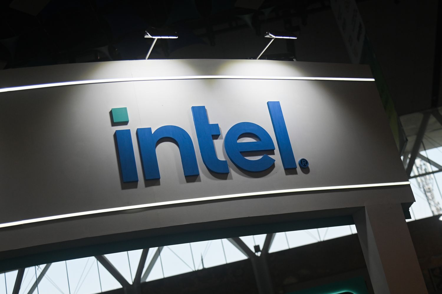 Les actions Intel montent en flèche. Le pari du redressement est-il enfin payant ?