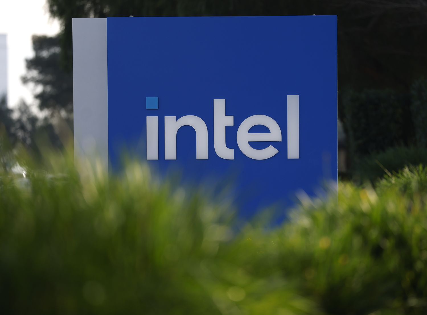 Les actions d'Intel chutent après des perspectives décevantes. Le fabricant de puces a un problème d'approvisionnement