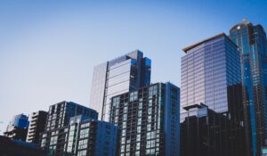 Y a-t-il un bon moment pour acheter en immobilier professionnel ?